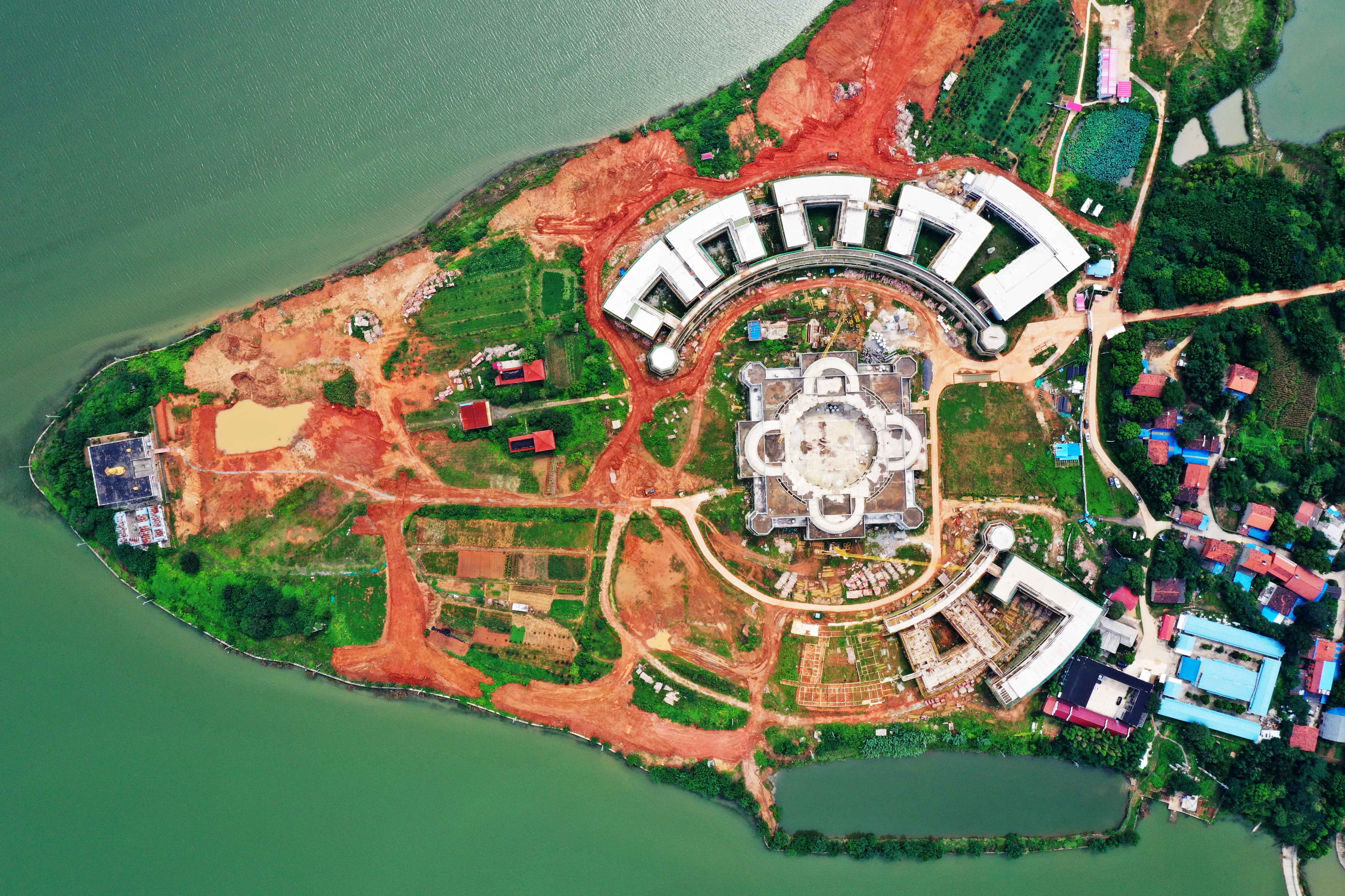 江夏汤逊湖边的大学,汤逊湖畔的学校