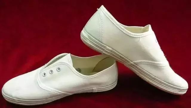 本溪人小时候穿过的爆款，太时髦了！你穿过几件？