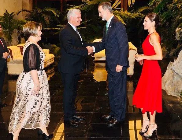 莱蒂齐亚太节省，夏天400块Zara寒冬继续穿，少女感十足不像47