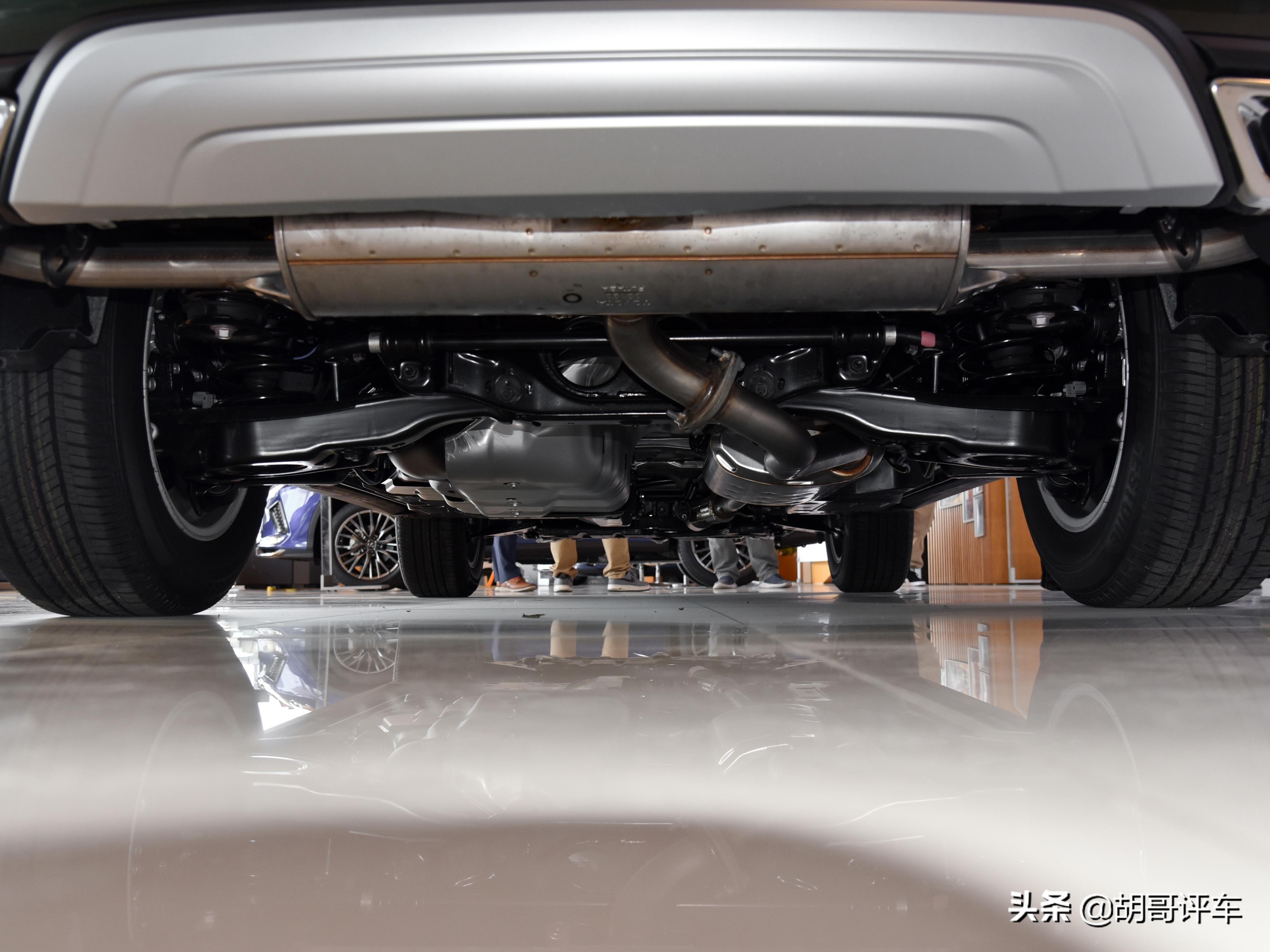 全新雷克萨斯rx海外实拍图曝光,雷克萨斯2023款rx350h和rx500h对比