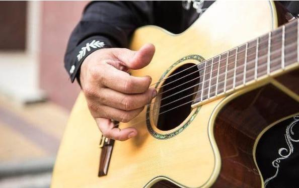 初学吉他指弹，鼓声敲击技巧要点