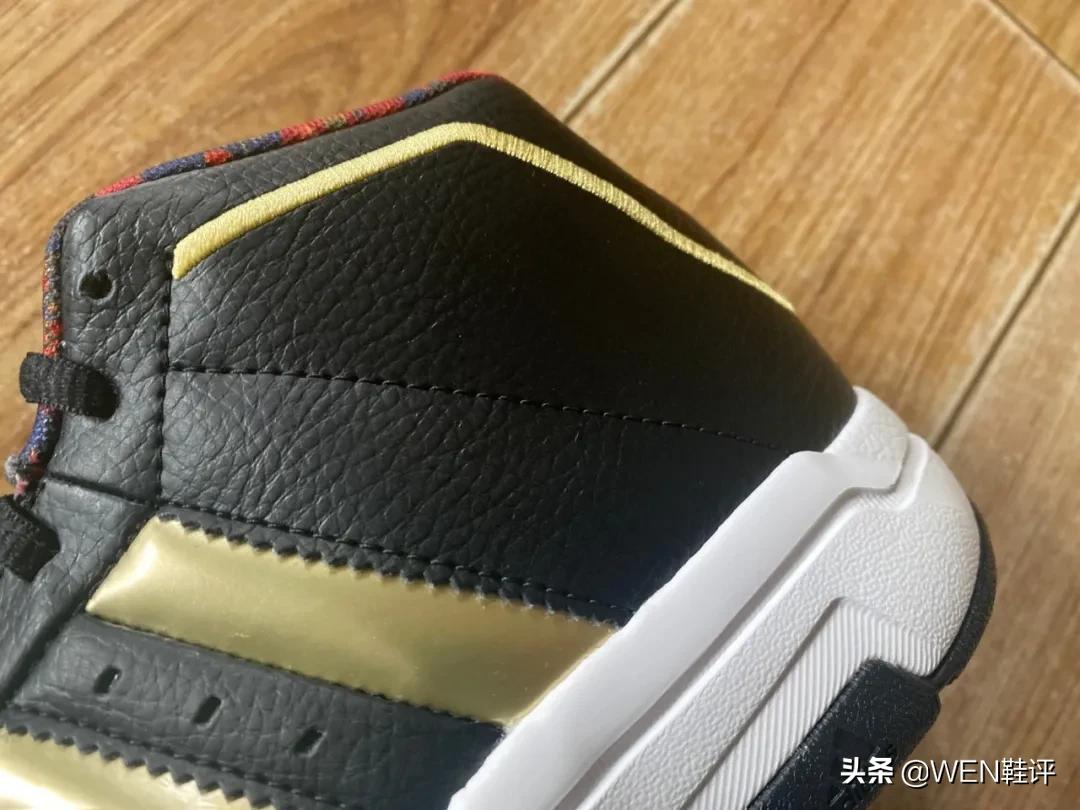 詹姆斯科比鸳鸯鞋,詹姆斯历年全明星上脚球鞋