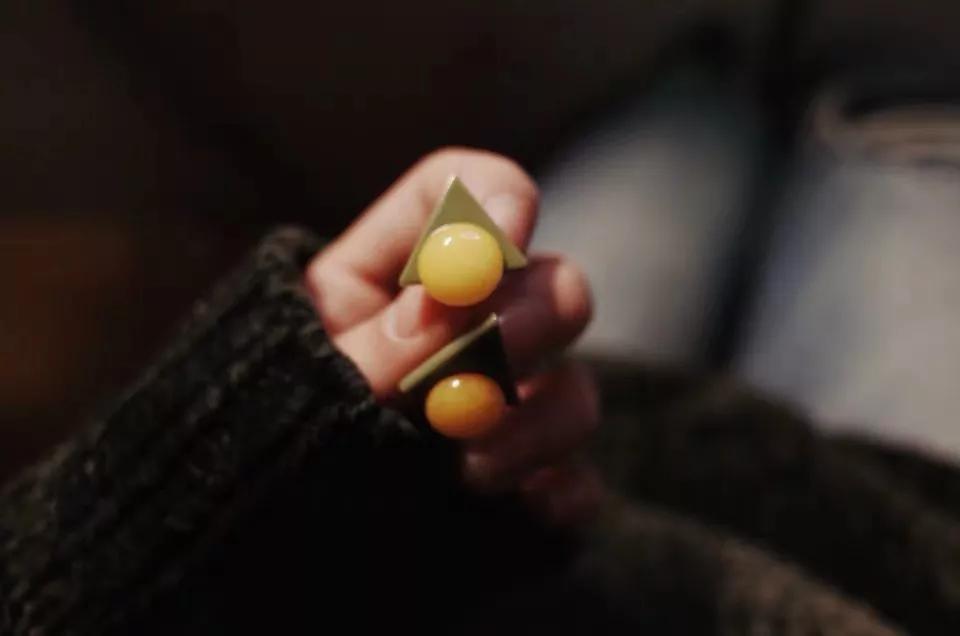 牛油果绿流行,牛油果绿跳色搭配款式