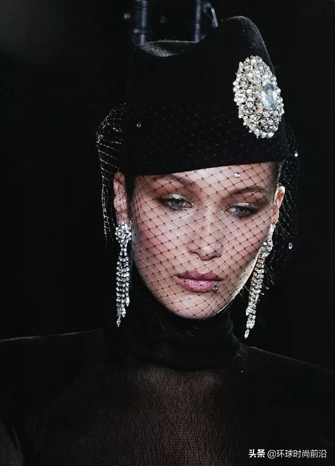 适合冬季脸大显脸小的帽子 (大圆脸适合什么帽子秋冬)