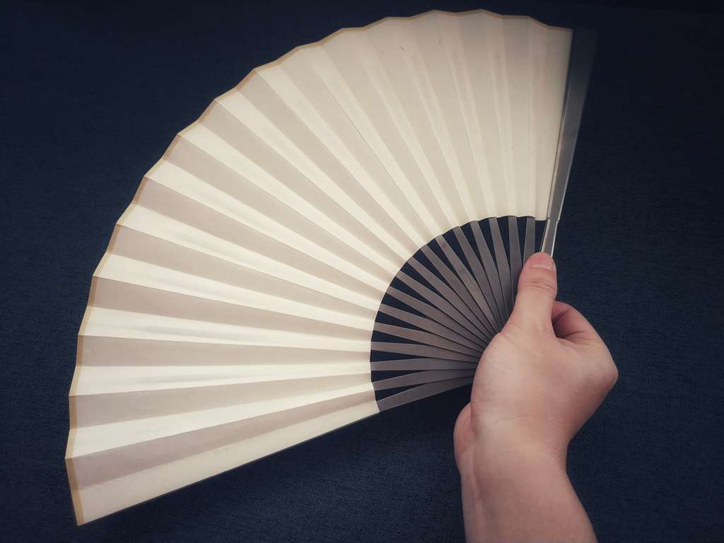 小包包里装些啥？实用好玩还不失bbb...g