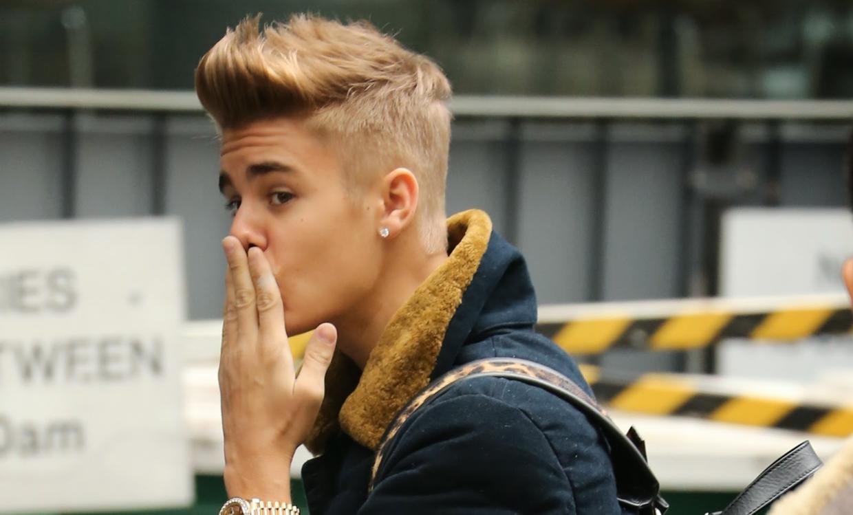 比伯遭粉丝指控,比伯回应被粉丝侵害