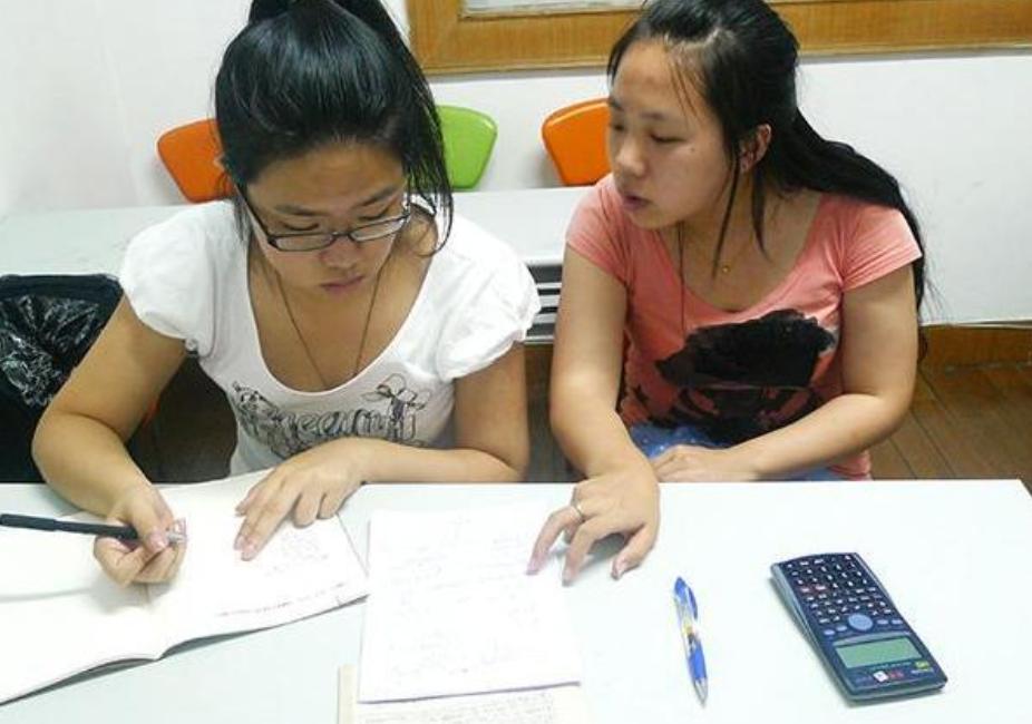 家长不想支付补课费，并向教育局举报，学生开学后悔之晚矣