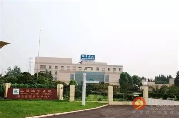 夜里排队抢房,戴口罩抢房