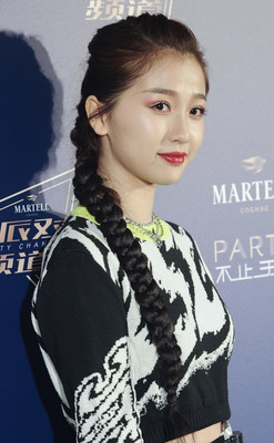 别再扎丸子头了这样扎才好看,杨紫同款发型两边麻花辫