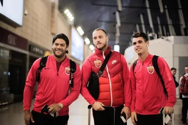 别睡啦,快醒醒,起来看中超啦