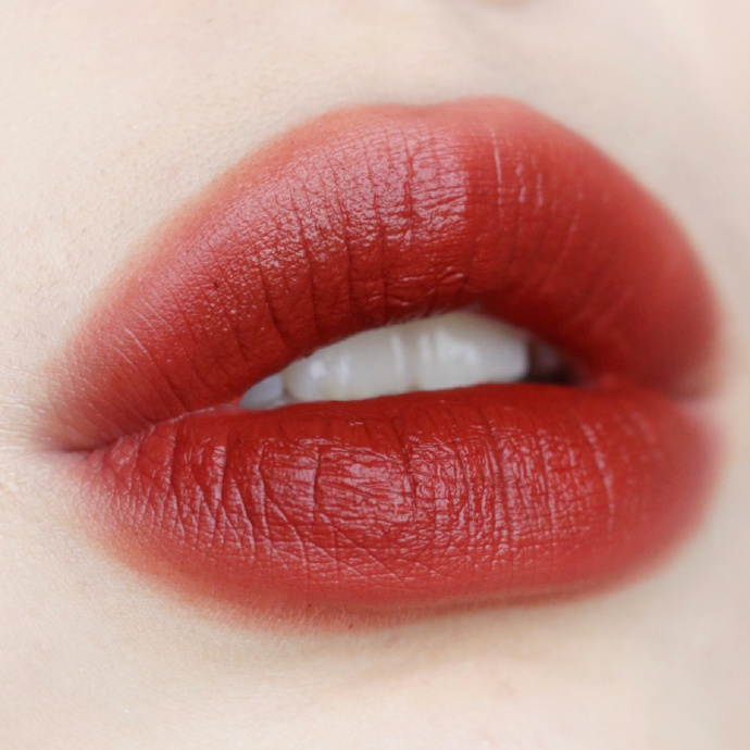 阿玛尼唇釉哪个最显白,阿玛尼405显白番茄红唇釉