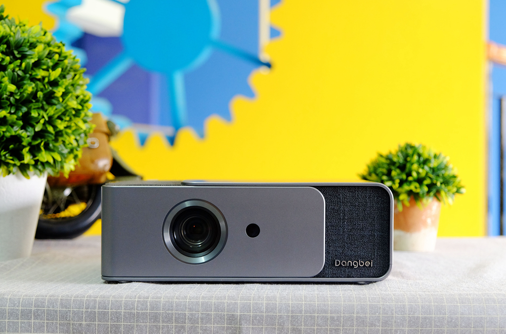 当贝投影仪智能入幕,当贝投影仪f1是什么技术