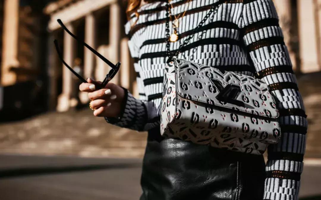 明星们买这个包时，都是“批发”的吗？