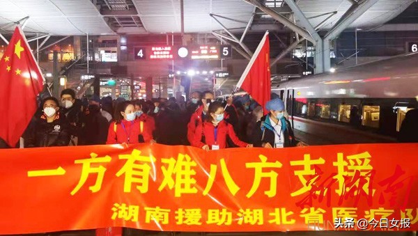 病房住着患脑梗塞的妈妈，护士女儿怕传染风险不敢进去