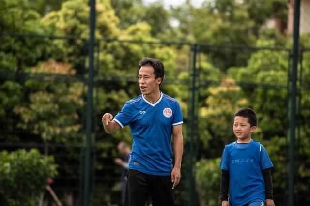 快乐奔跑体育课,暑期足球课