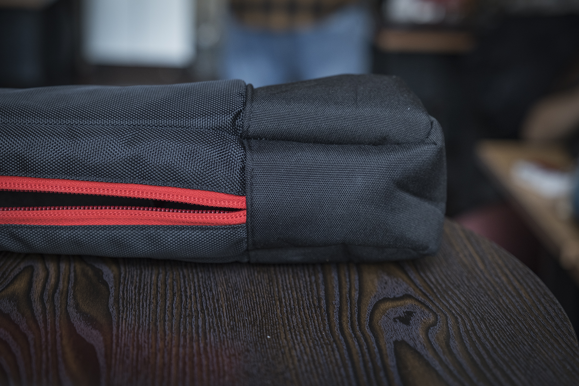 聚目开箱丨明明能靠脸，偏要拼才华——印迹COBRA2代独脚架开箱