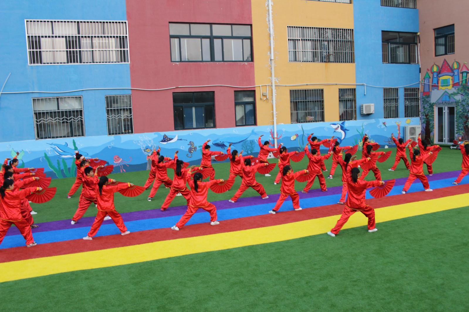 区教委多措并举建设智慧校园,让爱充满教室