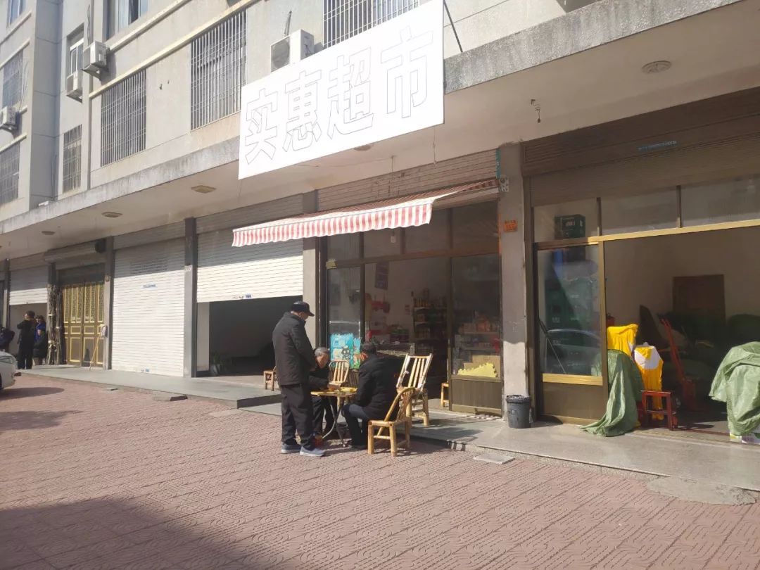 疫情下的县城夜晚照片真实,疫情时期农村的真实生活