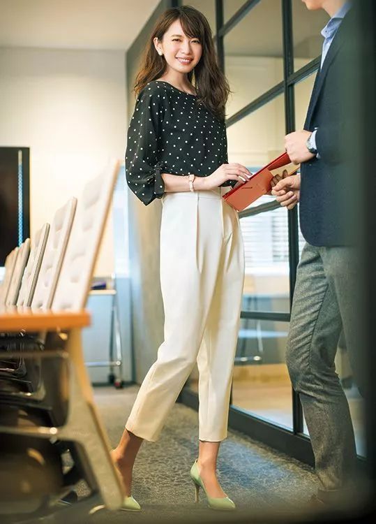 肩膀宽微胖的女生还矮适合穿什么,微胖千万不要这样穿搭