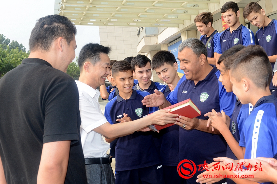 乌兹别克斯坦杯足球赛,乌兹别克斯坦与韩国队足球赛