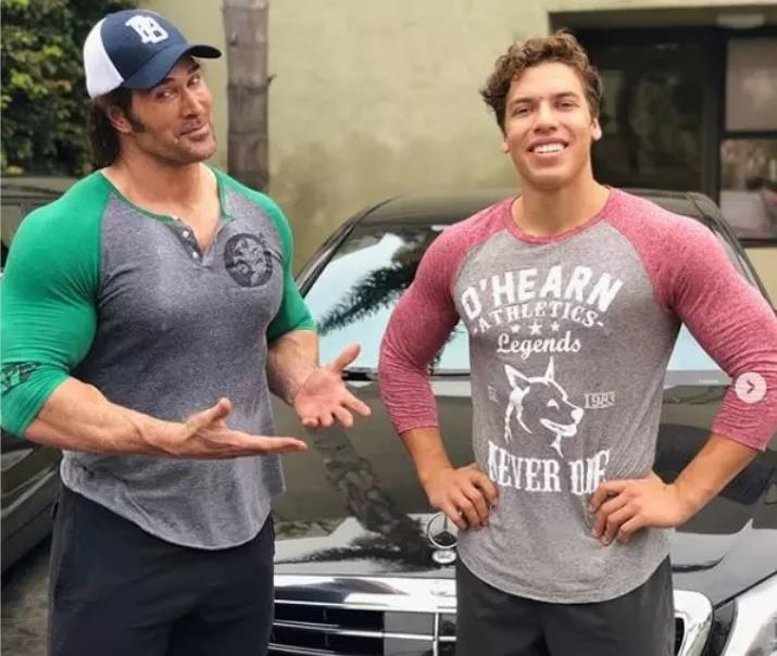 大力王迈克奥赫荣誉,大力王迈克奥赫恩自信秀肌肉