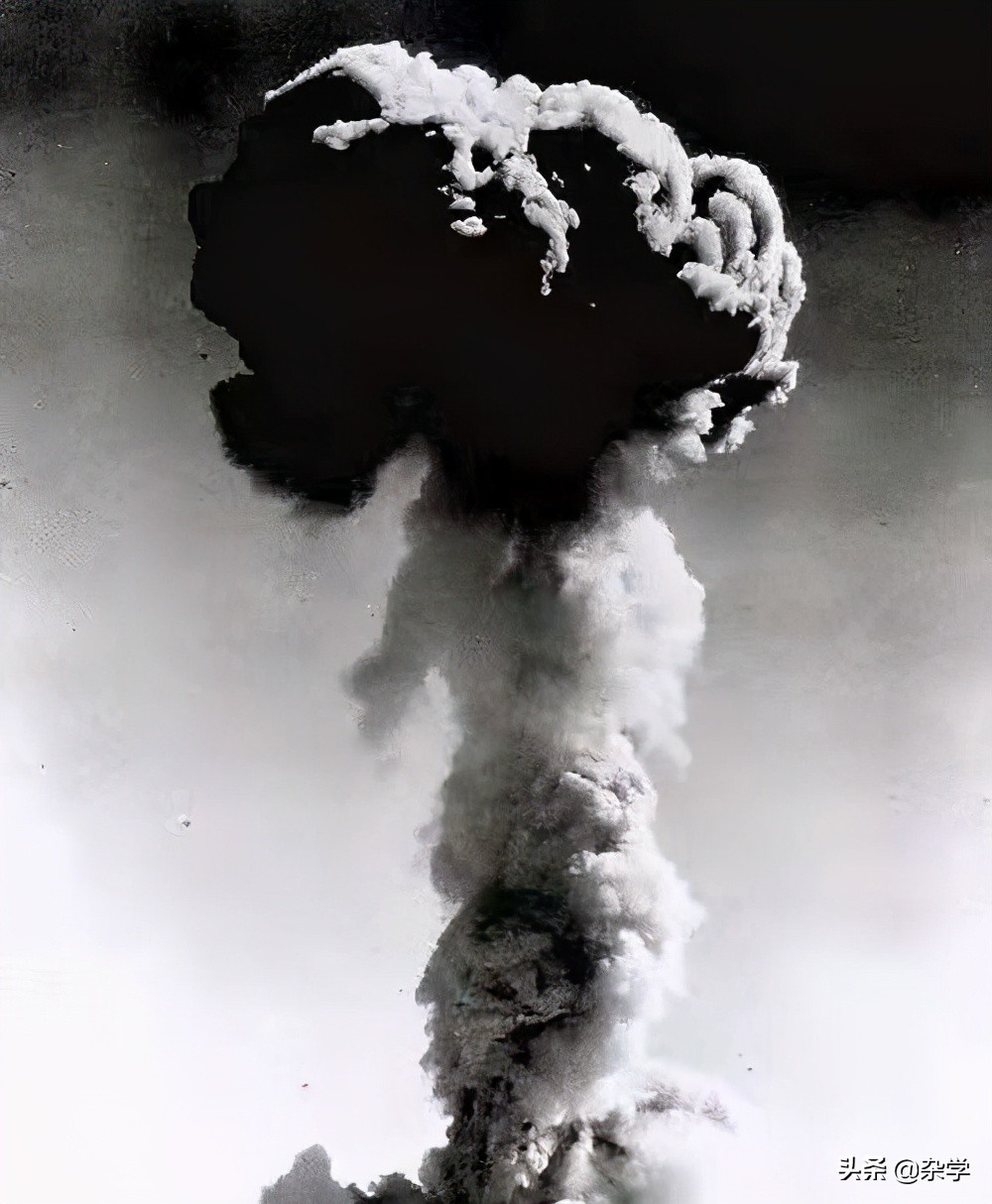 “邱小姐”宣传照流出后，周恩来紧急指示：必须把地面部分裁掉