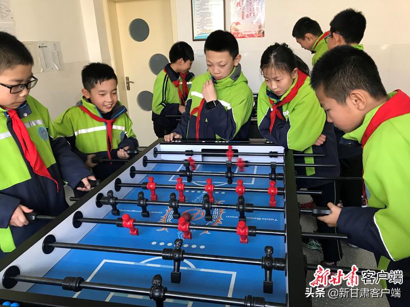 课后延时服务家长更辛苦,课后延时服务增加家长负担