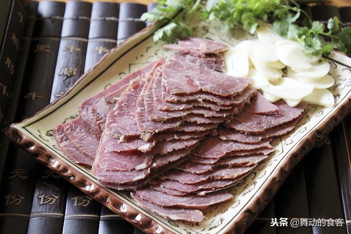 乐山苏稽古镇跷脚牛肉的来历,乐山苏稽当地人吃的跷脚牛肉