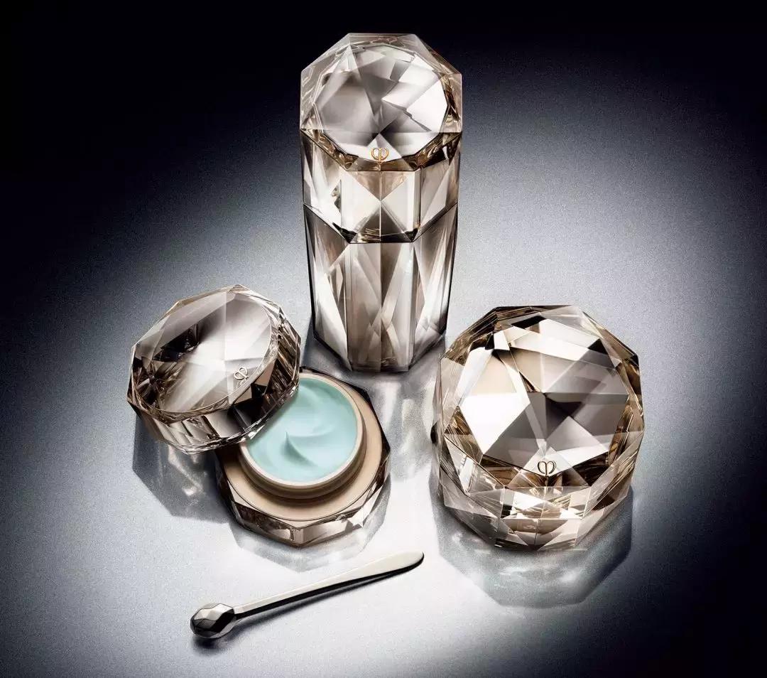 必买品牌护肤彩妆推荐女士用,最好用的护肤彩妆套装推荐女性