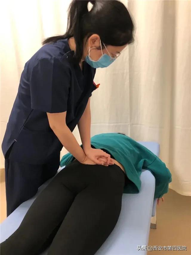 坐月子后腰疼腿疼怎么回事,产后月子里腰椎疼得厉害怎么办