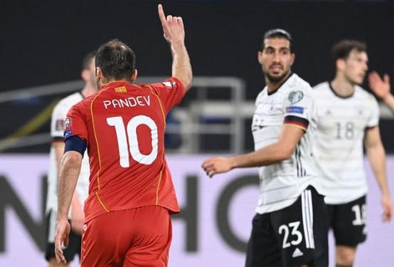 德国队开愚人节大玩笑！潘德夫梦回2010，还意外送上巨星名单