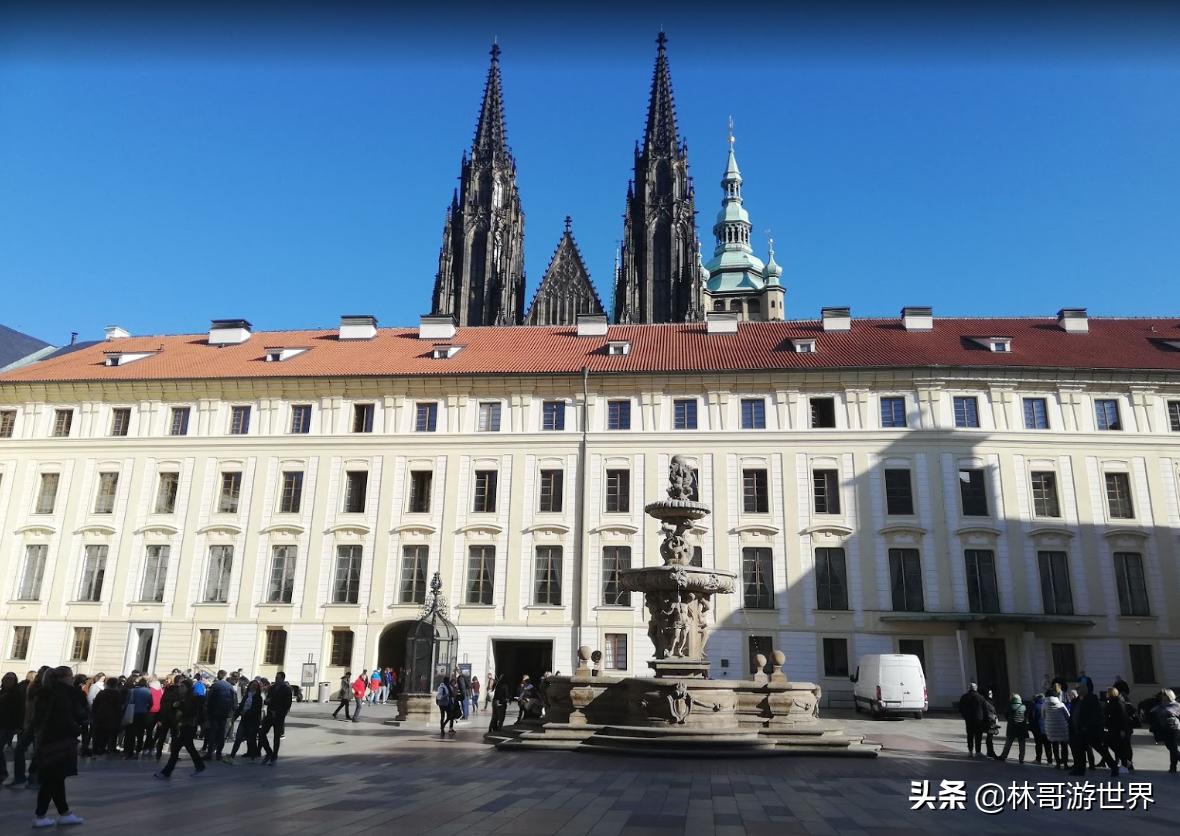 捷克首都布拉格的风光,捷克首都布拉格广场领略异国风情