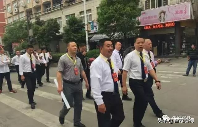 阜南张氏祠堂落成庆典仪式,张氏祠堂唱戏人山人海