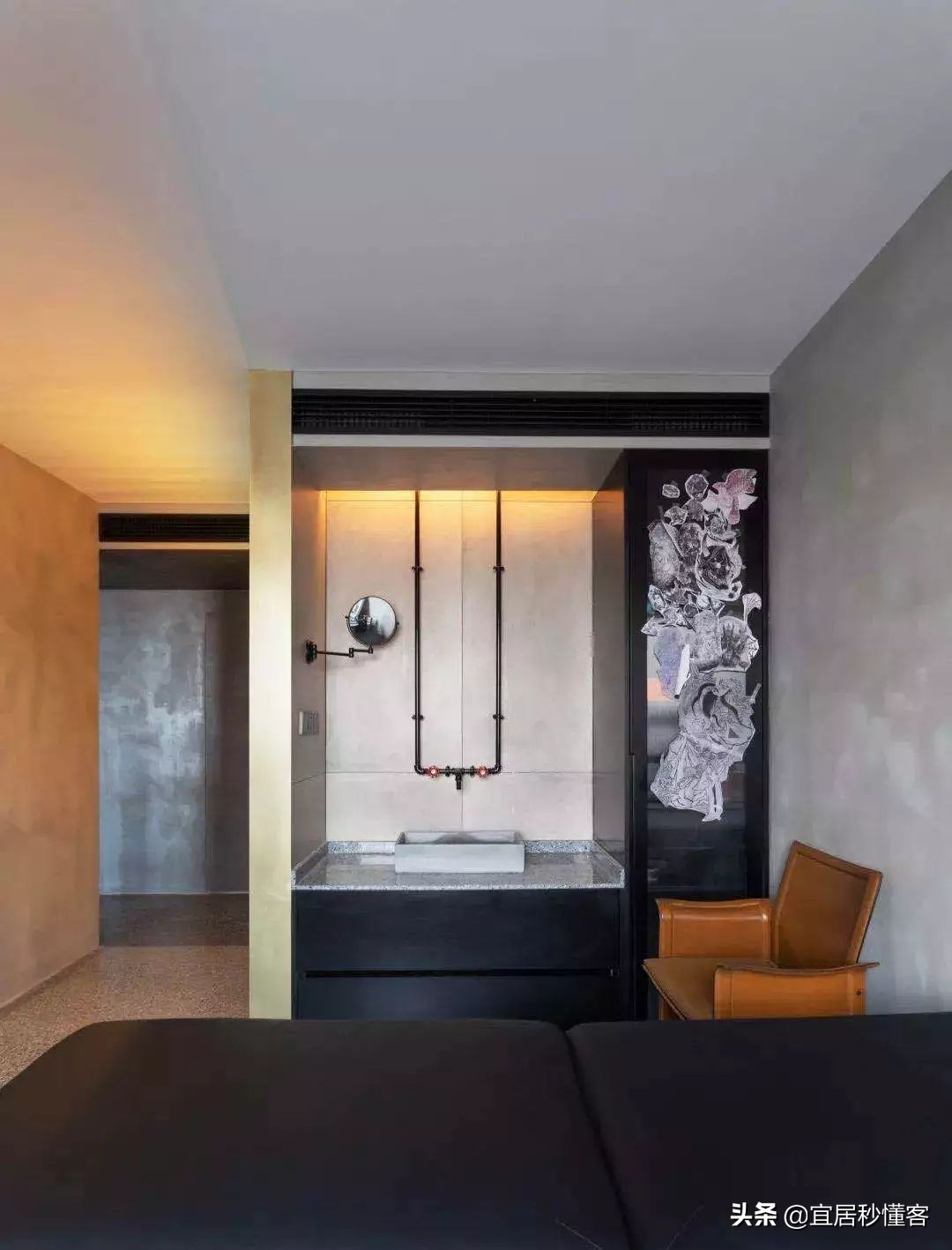 98年纹身师一人宅,酷炫工业风,家里一半面积是客厅