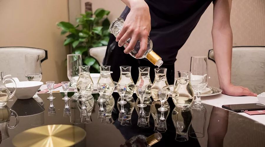 怎么判断女人喝酒的性格,男人喝酒后的表现可以看出性格