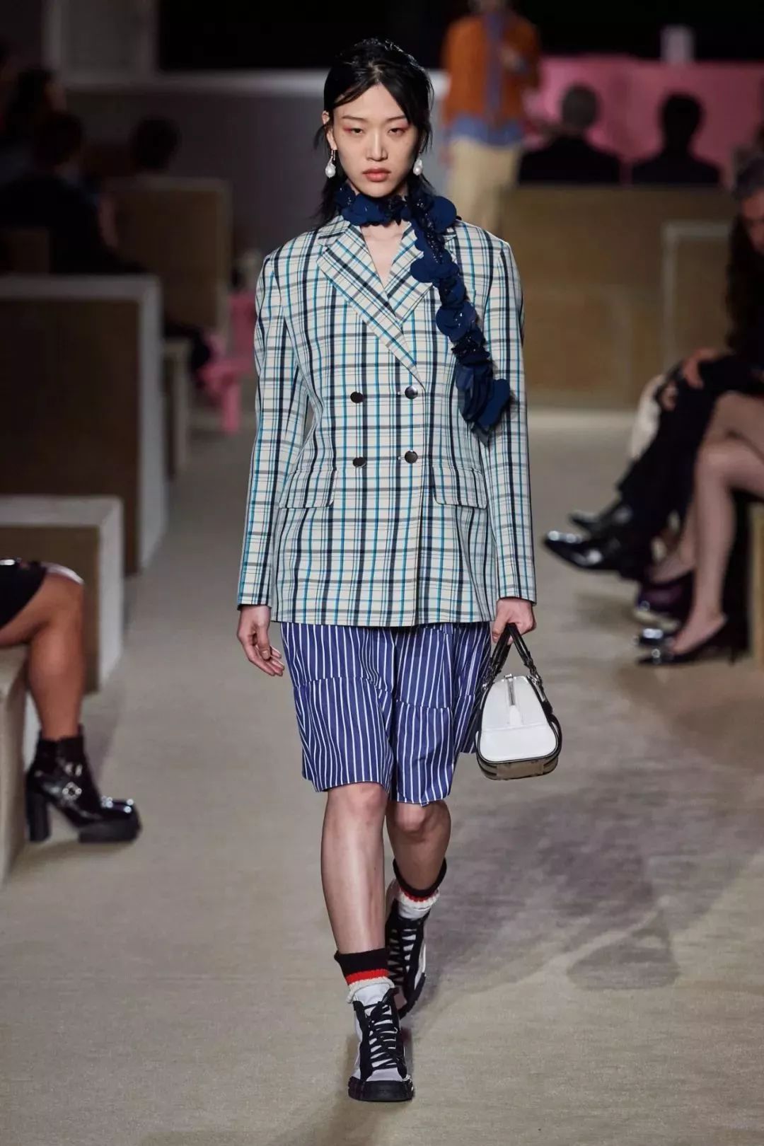 prada2019秋冬女装配色要点,prada2020早春度假系列