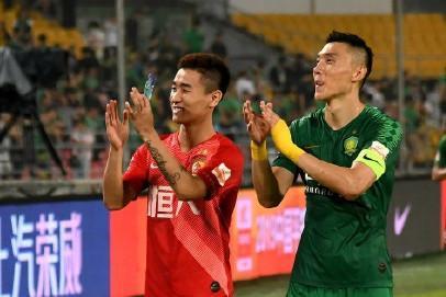 韦世豪上港鲁能谢场,韦世豪为成都队攻入首球