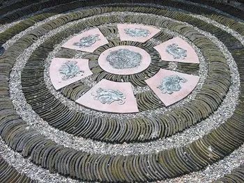 小鹅卵石路面是怎么铺装的,鹅卵石铺装路面方法