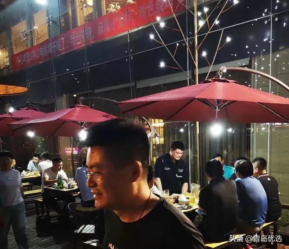 姚明去的哪家大排档,姚明夜市打篮球