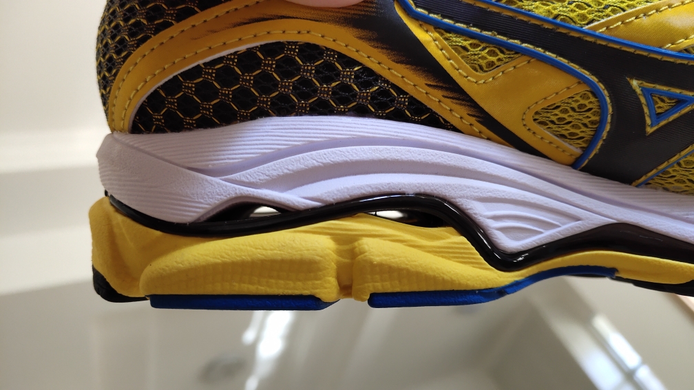 美津浓跑步鞋尺码偏大吗,美津浓跑步鞋怎么样