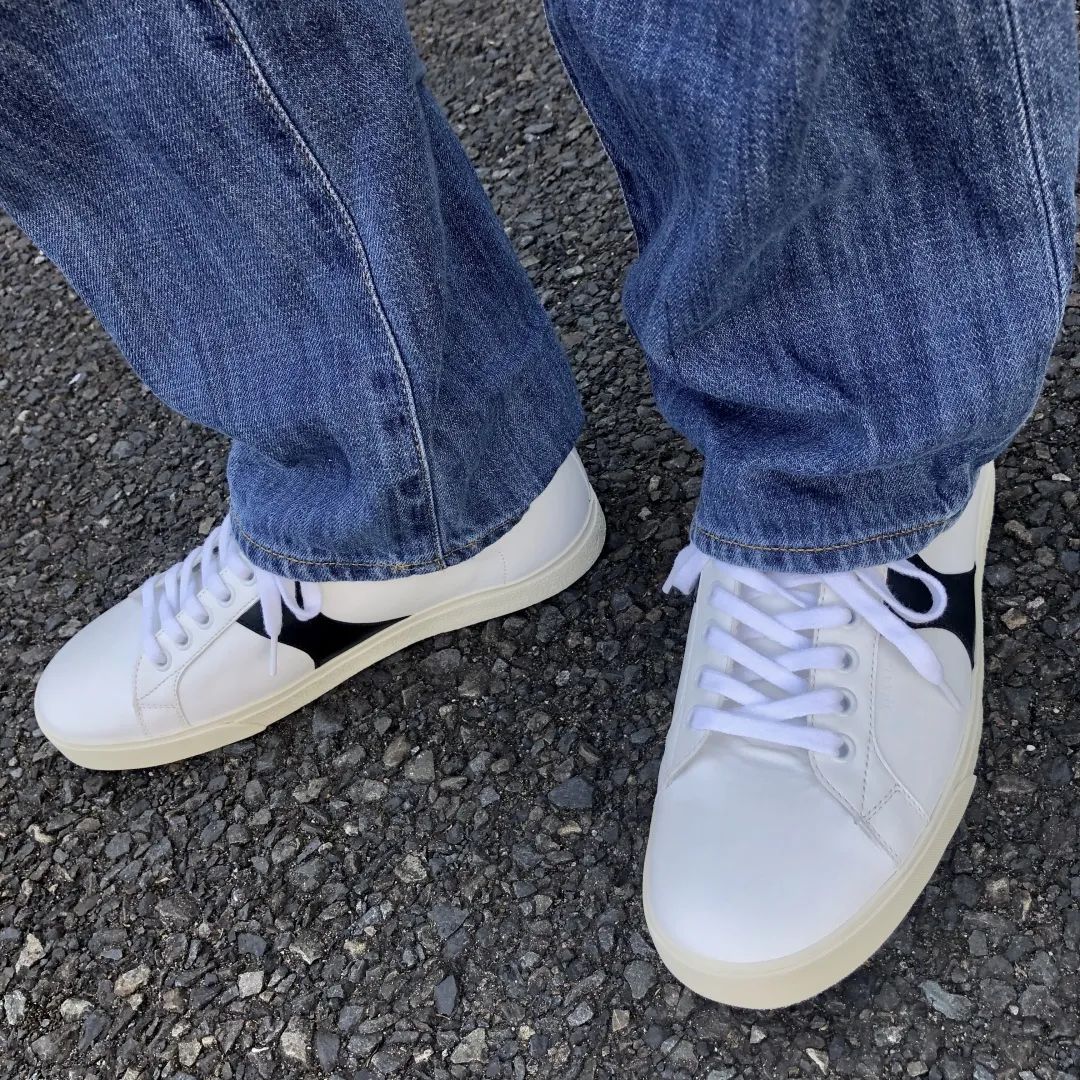 德训鞋奶油蓝白,白百何黑色德训鞋穿搭