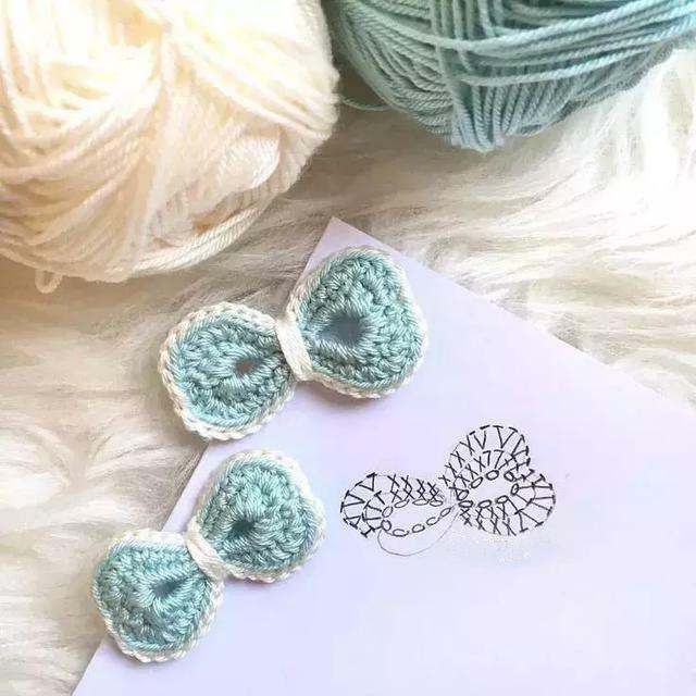 小的蝴蝶结发饰系法,小小的蝴蝶结钩织