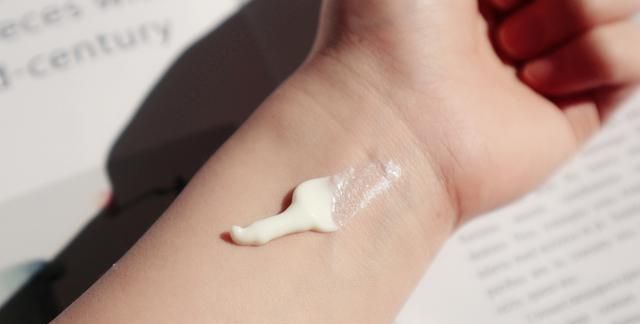 鐞嗚偆娉夐槻鏅掗湝鍜宨sdin闃叉檼闇滃摢涓ソ,isdin闃叉檼闇滃惈4鐢插熀鑻勪簹鍩烘鑴戝悧