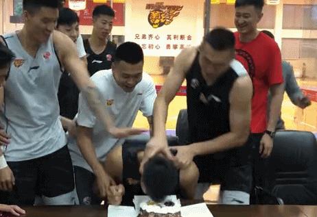 男篮易建联近况,易建联捐款