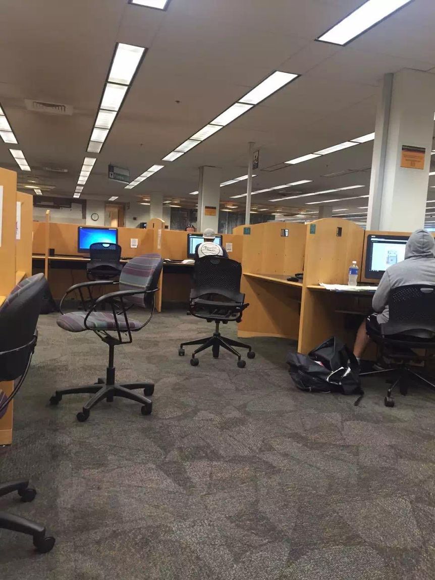 留学生美国做直播卖货,靠一部手机暴富后却休了学,美国人看不懂