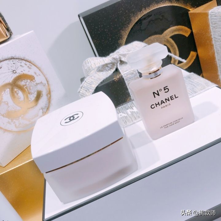 CHANEL香奈儿2020圣诞彩妆链带图腾，超美噢