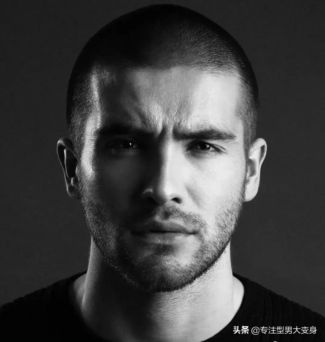 男生帅气发型痞帅,男生发型很酷很拽