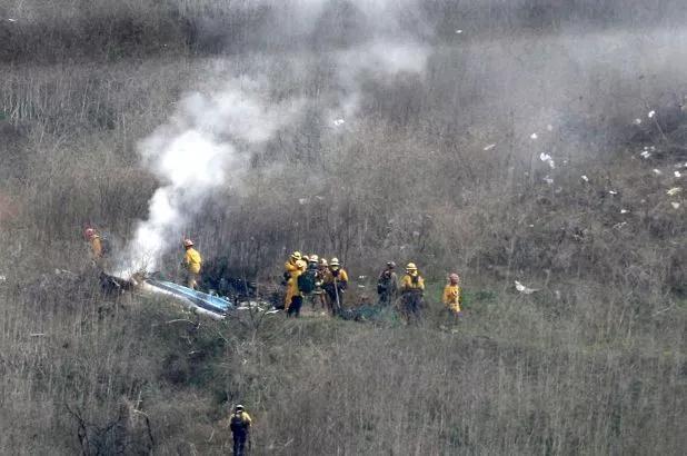 今天，我们用两部纪录片来致敬这位伟大的球员、丈夫与父亲