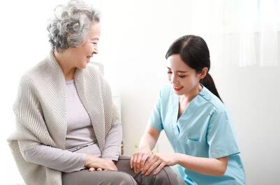 亿万富翁雇佣穷人保姆,亿万富豪年薪91万招聘住家狗保姆