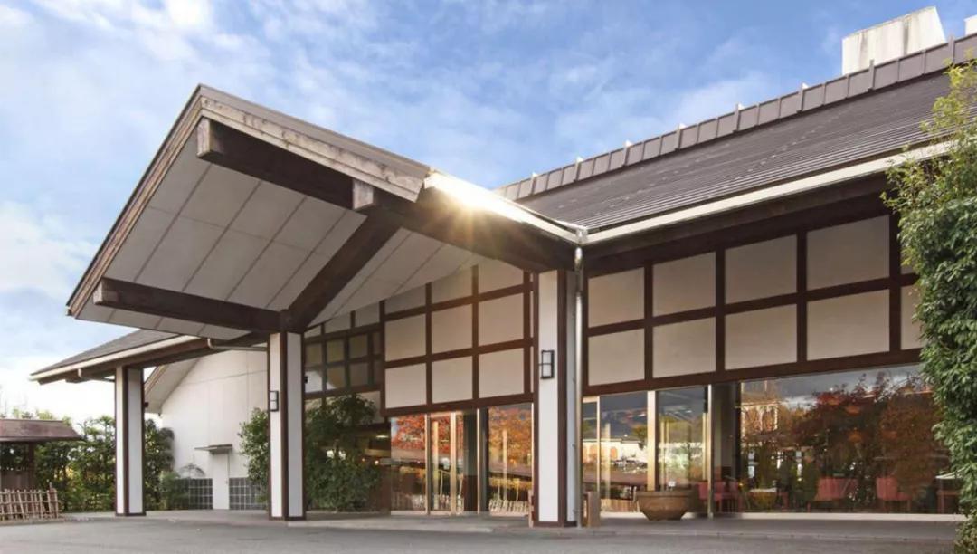 为英伦女神而生，20万日元一把的“樱和伞”，发售一小时就被抢光